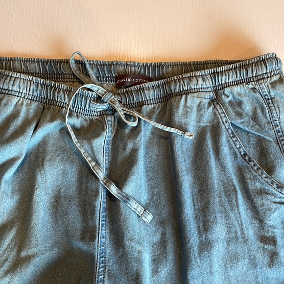 Waist 20-23” rise 13 inches inseam 20 inches cute little buttons detail on Leg - Picture 7 of 10